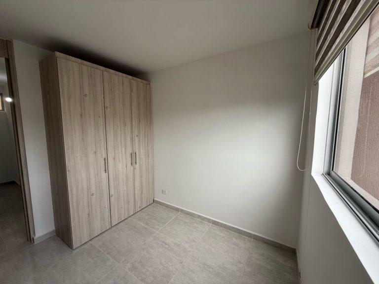 SE ARRIENDA APARTAMENTO DE 3 HABITACIONES – AV 19 NORTE
