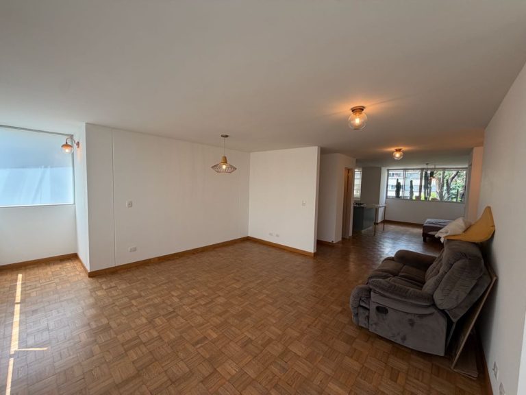 Se Arrienda Apartamento en El Poblado, Loma del Tesoro