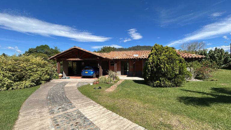 Se Arrienda Casa Unifamiliar en la Loma de las Brujas, Envigado