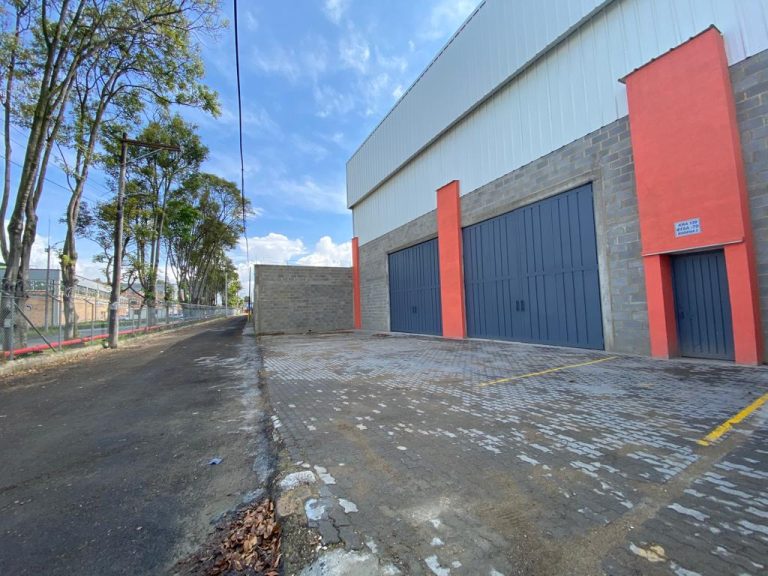 ARRIENDO BODEGA 2500 M2 MADRID, CUND. PARQUE INDUSTRIAL