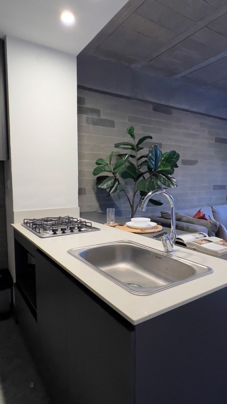 Alquiler apartamento con balcón, La Ceja. Amoblado. Ud. con gimnasio.