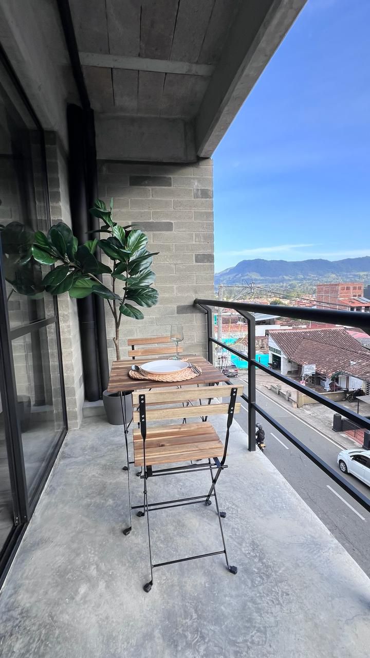 Alquiler apartamento con balcón, La Ceja. Amoblado. Ud. con gimnasio.