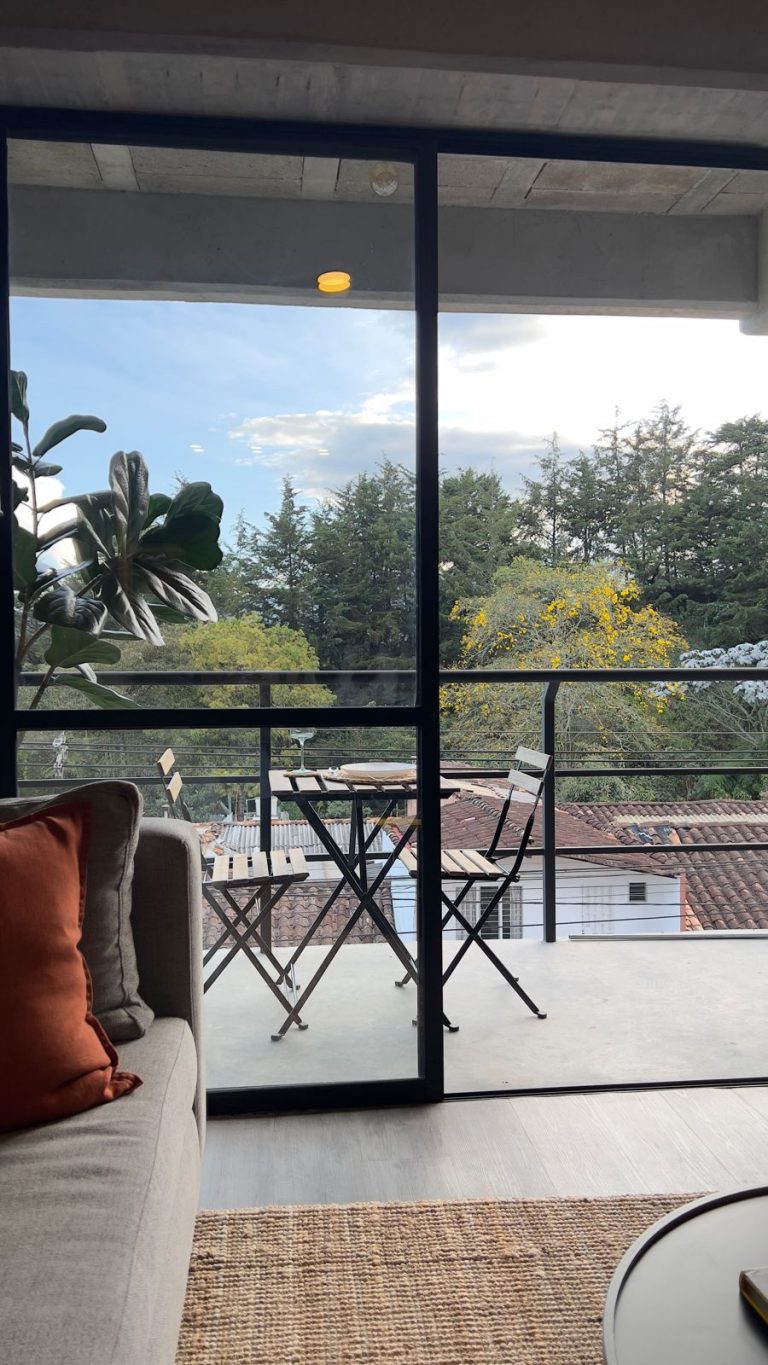 Alquiler apartamento con balcón, La Ceja. Amoblado. Ud. con gimnasio.