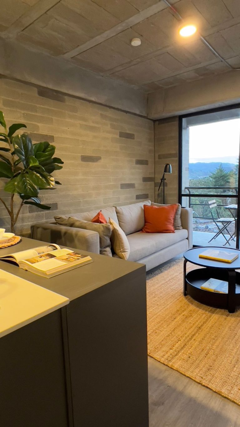 Alquiler apartamento con balcón, La Ceja. Amoblado. Ud. con gimnasio.