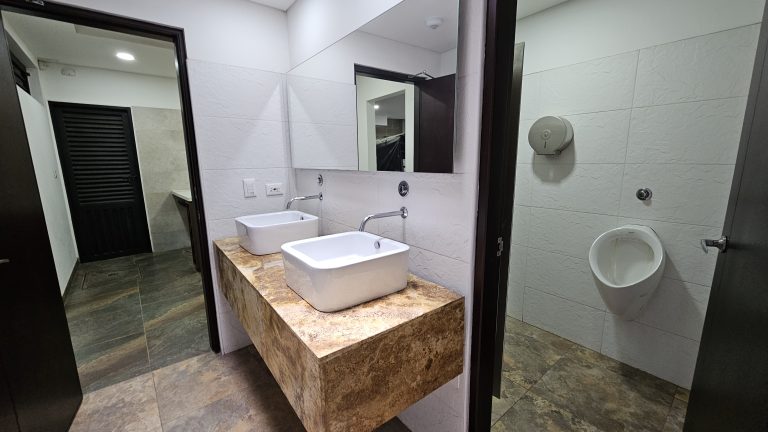 ARRIENDO EDIFICIO DE OFICINAS EN ZONA URBANA DE CHIA (IC)