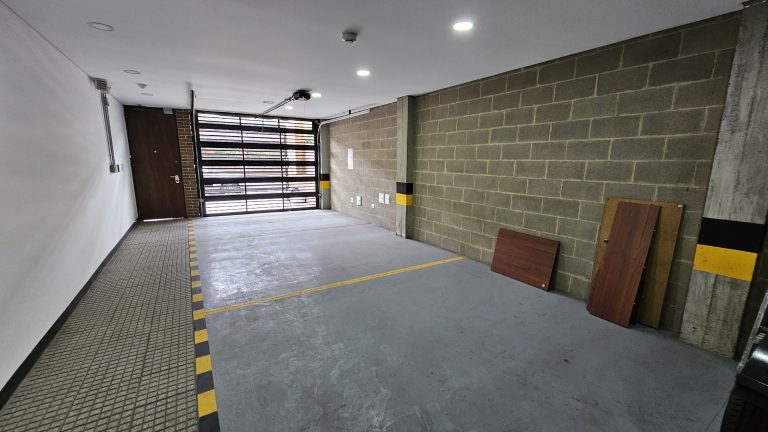 ARRIENDO EDIFICIO DE OFICINAS EN ZONA URBANA DE CHIA (IC)