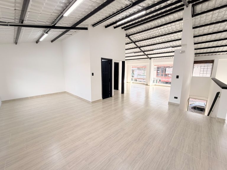 LOCAL COMERCIAL EN ARRIENDO – COTA CENTRO