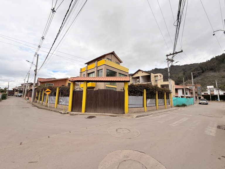 Arriendo Casa Comercial 5 alcobas Rodadero Sur