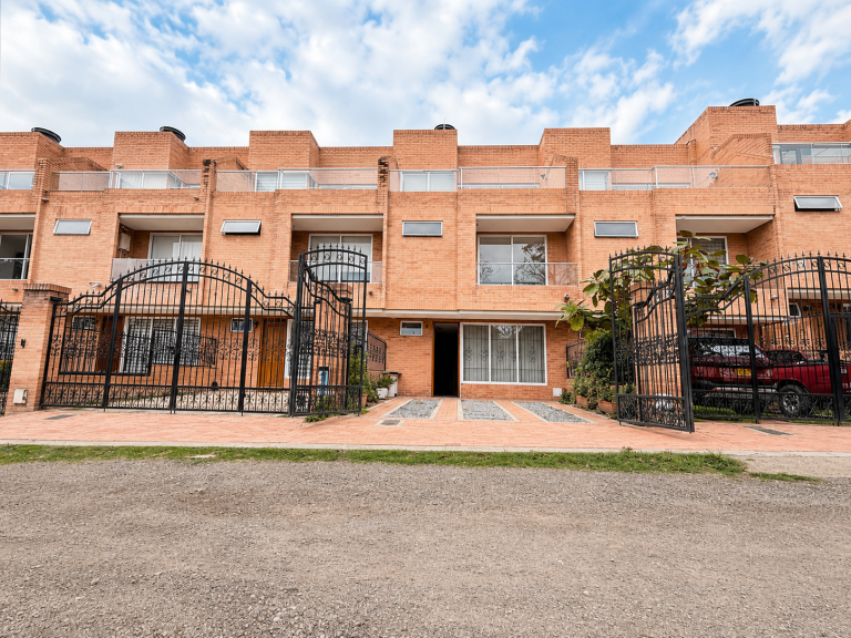Arriendo Casa Cota Urbana Canon $ 3.600.000