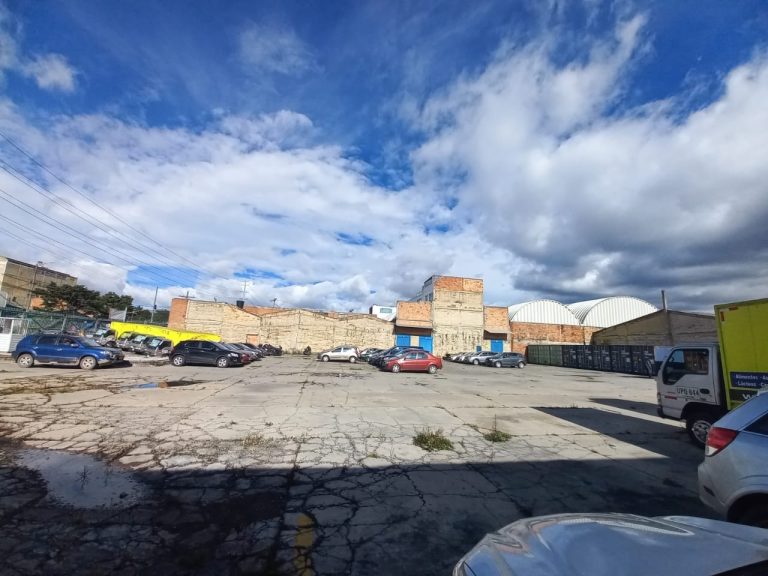 LOTE INDUSTRIAL DE 3.360 m2 EN ARRIENDO – SECTOR ALAMOS – ENGATIVA
