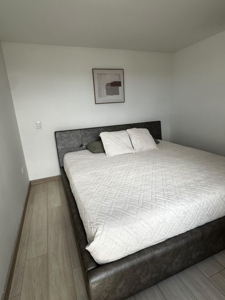 APARTAMENTO EN ALQUILER AMOBLADO EN SABANETA