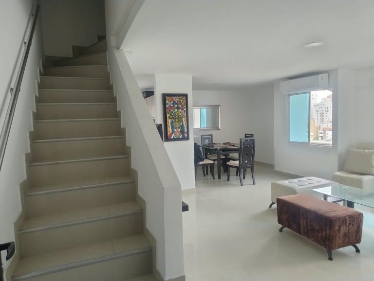 Apartamento Duplex amoblado en Altos de Riomar