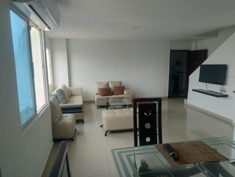 Apartamento Duplex amoblado en Altos de Riomar