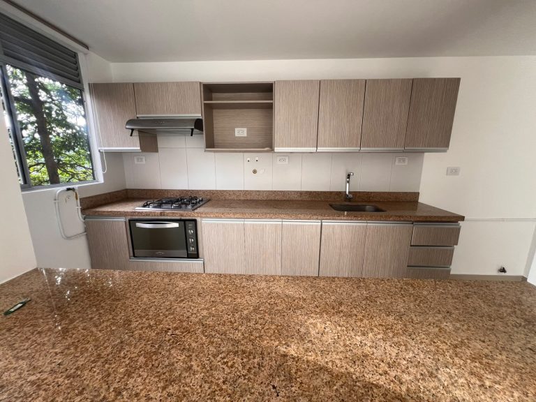Arriendo Amplia Casa en Laureles Lorena