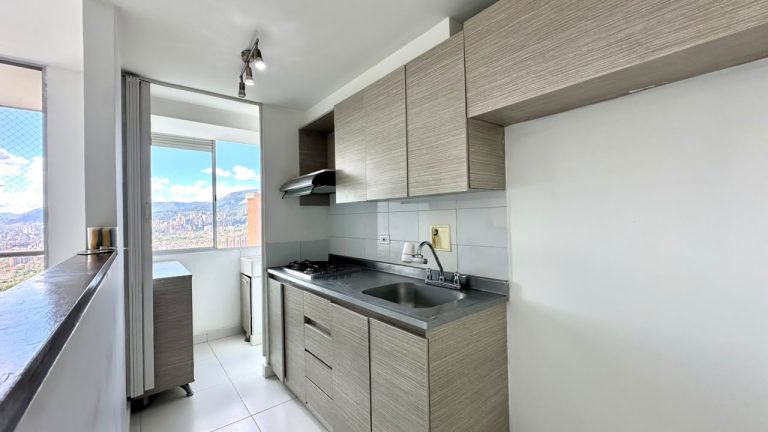 Apartamento en Arriendo. Loma del Barro. Envigado.