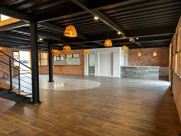 Local Comercial en Alquiler en Guatapé | 271 m² frente a la Represa