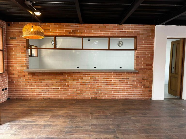 Local Comercial en Alquiler en Guatapé | 271 m² frente a la Represa