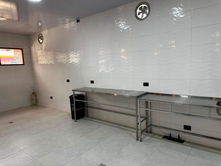 Local Comercial en Alquiler en Guatapé | 271 m² frente a la Represa