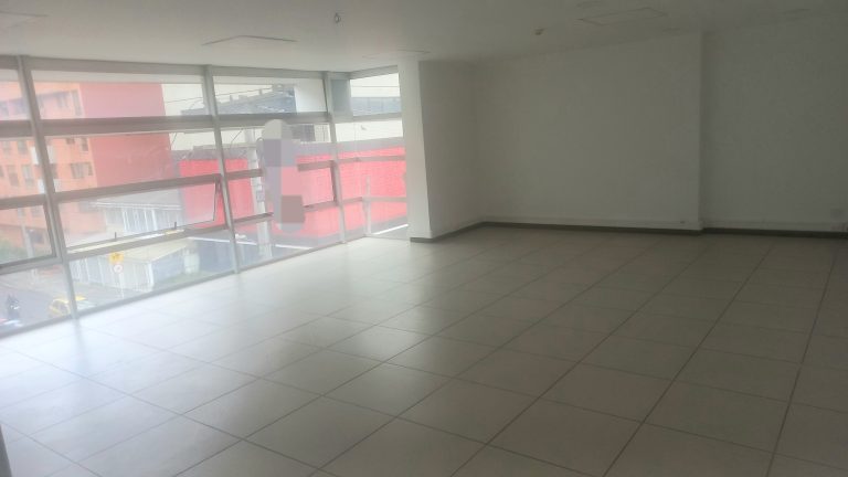 LOCAL COMERCIAL EN ARRIENDO – COTA CENTRO