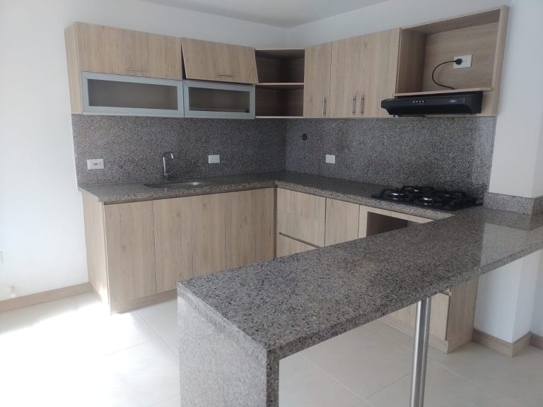 CASA UNIFAMILIAR PARA ARRIENDO BARRIO MADEIRA
