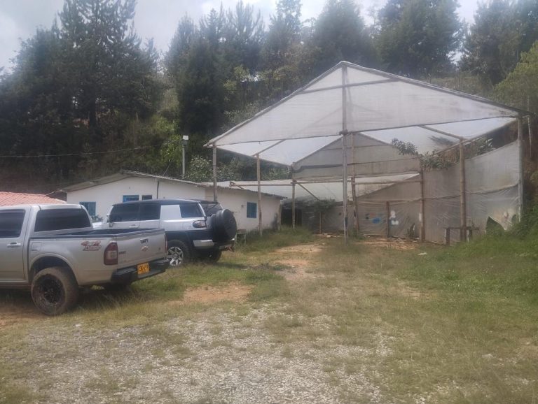 CASA FINCA EN ARRIENDO EN GUARNE A BORDE DE LA AUTOPISTA