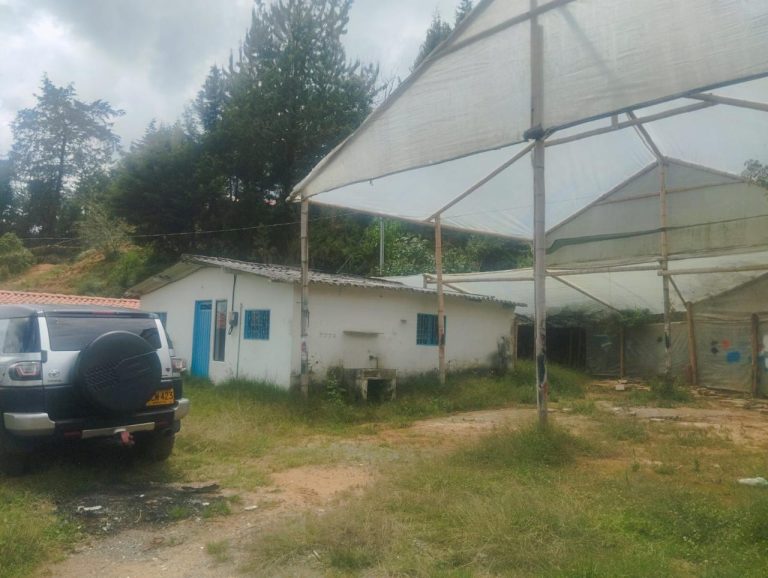CASA FINCA EN ARRIENDO EN GUARNE A BORDE DE LA AUTOPISTA