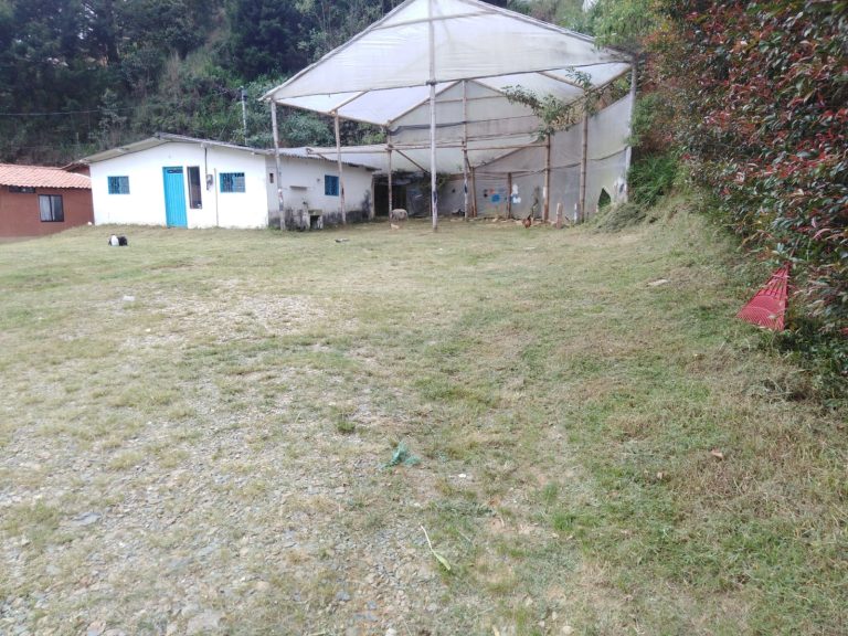 CASA FINCA EN ARRIENDO EN GUARNE A BORDE DE LA AUTOPISTA