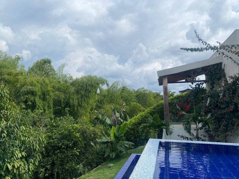 ARRIENDO LINDA CASA CON PISCINA Y JACUZZI EN COMBIA