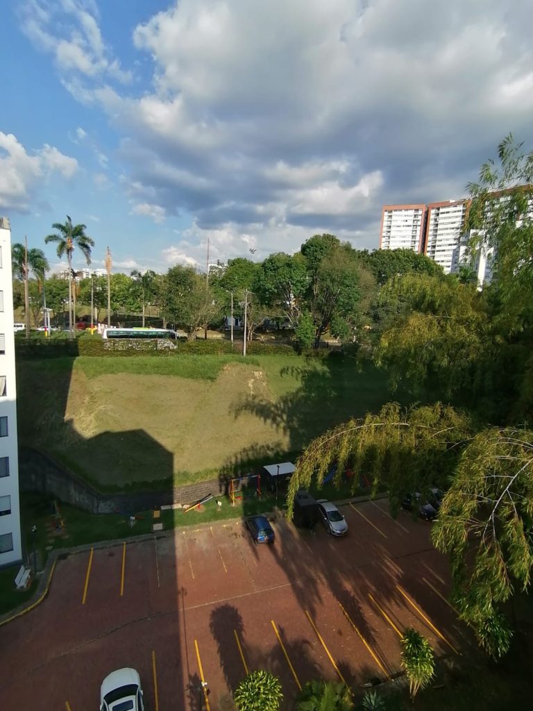 ARRIENDO AMPLIO APARTAMENTO CERCA A PROVIDENCIA Y LA 14 PEREIRA