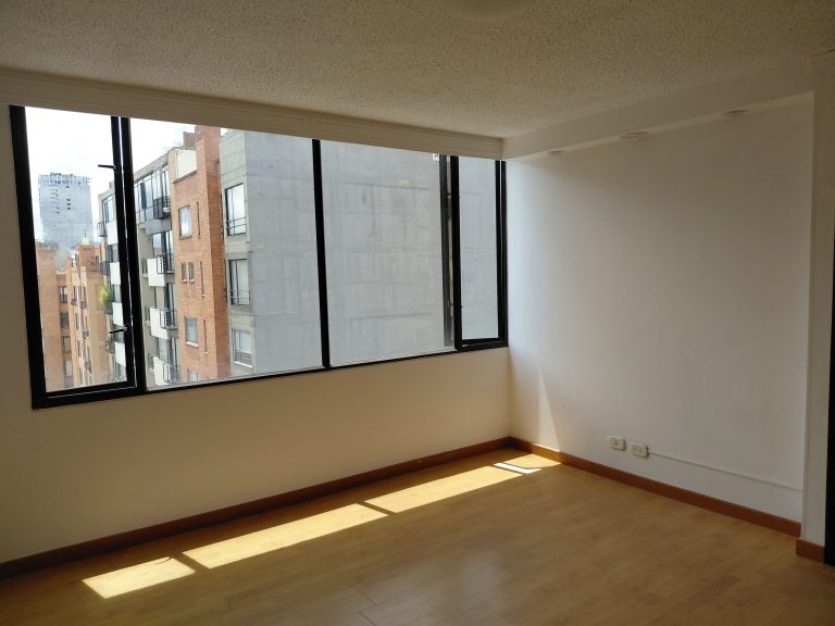 ARRIENDO APTO VERSATIL VIVIENDA / OFICINA ANTIGUO COUNTRY -1-