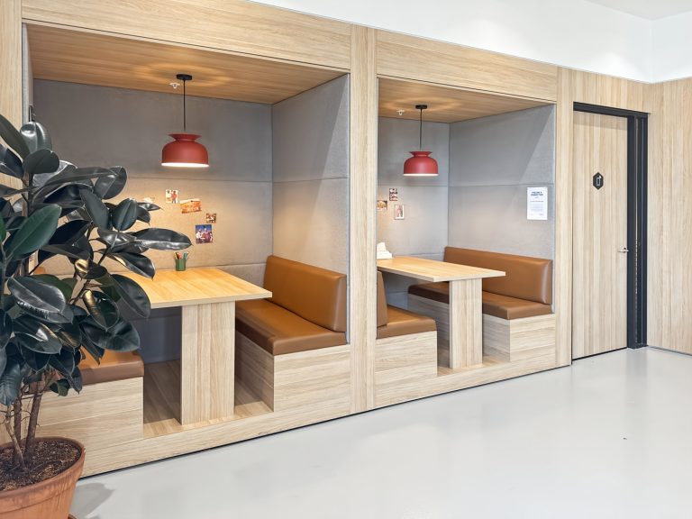 Alquiler de oficinas bellamente diseñadas para 3 personas en Bogota, 122 Logic