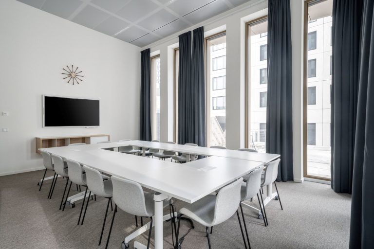 Alquiler de oficinas bellamente diseñadas para 5 personas en Bogota, 122 Logic