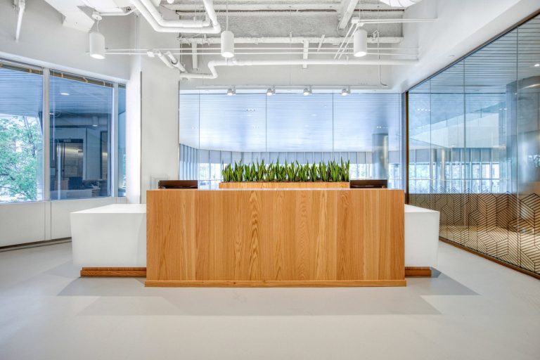 Alquiler de oficinas bellamente diseñadas para 4 personas en Bogota, 122 Logic