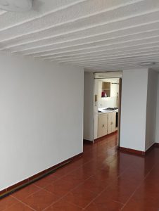 Se arrienda o se vende apartamento con parqueadero propio