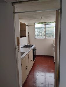 Se arrienda o se vende apartamento con parqueadero propio