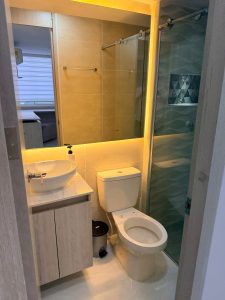 Arriendo hermoso apto amoblado cerca al malecon