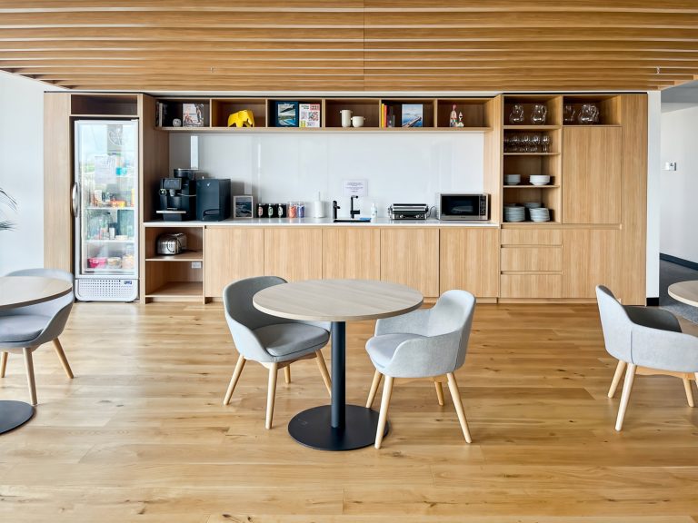 Alquiler de oficinas bellamente diseñadas para 4 personas en Bogota, 122 Logic
