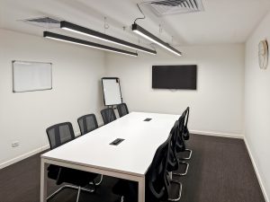 MeetingRoomL_32.jpg