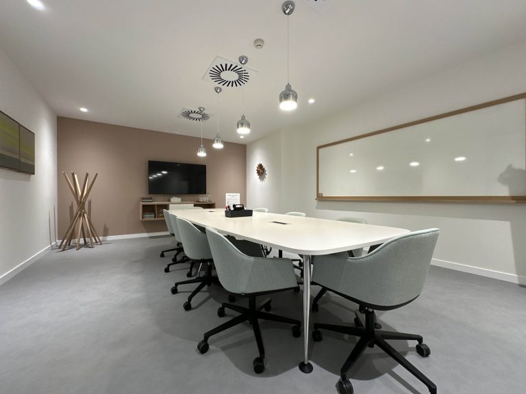 Alquiler de oficinas bellamente diseñadas para 5 personas en Bogota, 122 Logic