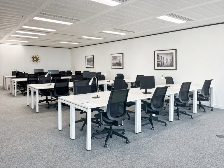 Alquiler de oficina abierta bellamente diseñada para 15 personas en Bogota, 122 Logic