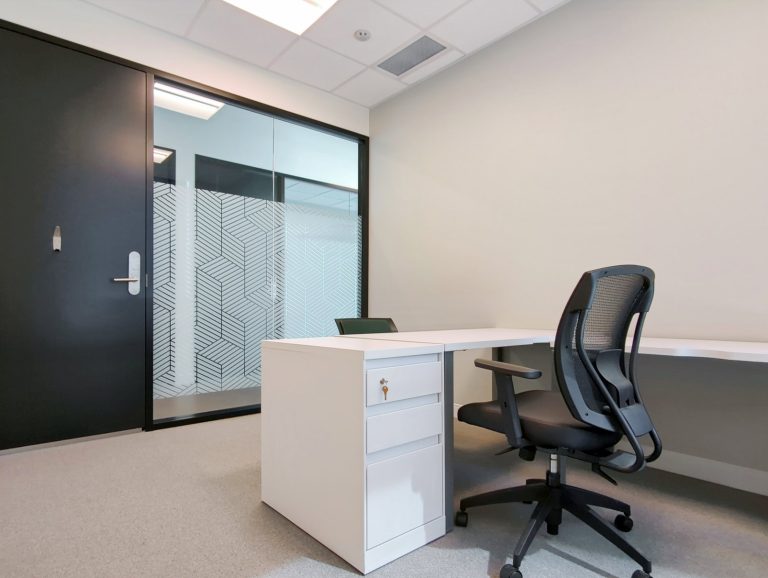 Alquiler de oficinas bellamente diseñadas para 3 personas en Bogota, 122 Logic
