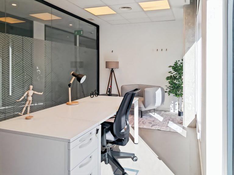 Alquiler de oficinas bellamente diseñadas para 2 personas en Bogota, 122 Logic