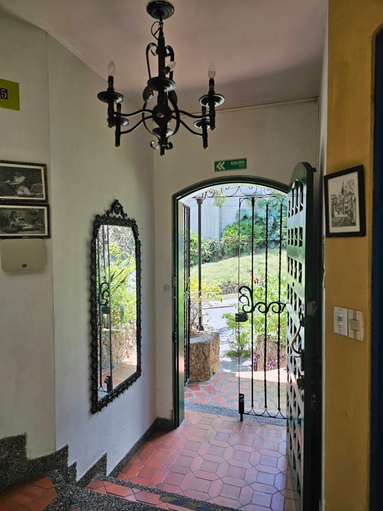 Arriendo hotel oficinas. El Poblado, Milla de Oro.