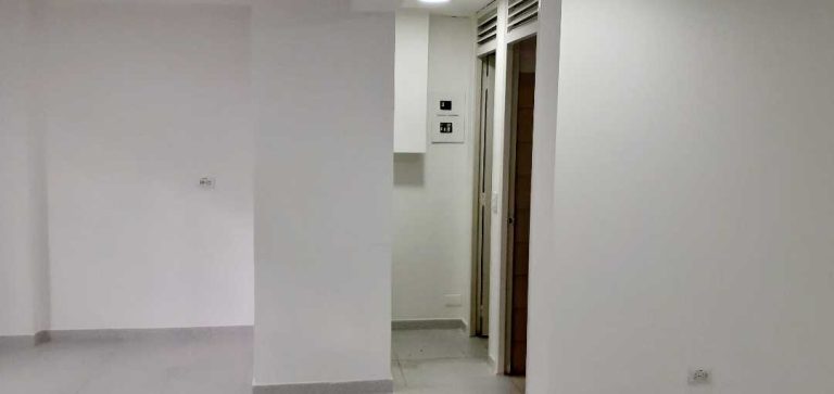 ARRIENDO/VENDO OFICINA EN LA PORCIUNCULA, Parqueadero privado (VM)
