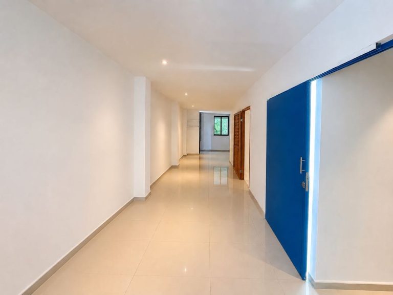 OFICINA EN MANGA DISPONIBLE PARA ARRIENDO
