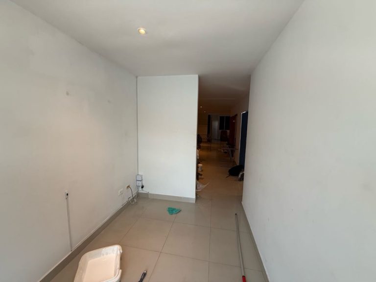 OFICINA EN MANGA DISPONIBLE PARA ARRIENDO