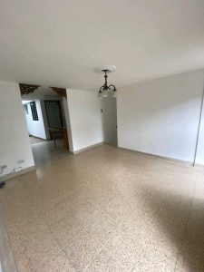 vendo_amplia_casa_en_laureles_1745439057-1696_8169.jpeg