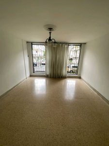 vendo_amplia_casa_en_laureles_1745439059-6578_5018.jpeg