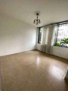 vendo_amplia_casa_en_laureles_1745439078-5537_9200.jpeg