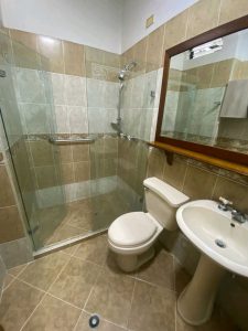 vendo_amplia_casa_en_laureles_1745439089-264_4745.jpeg
